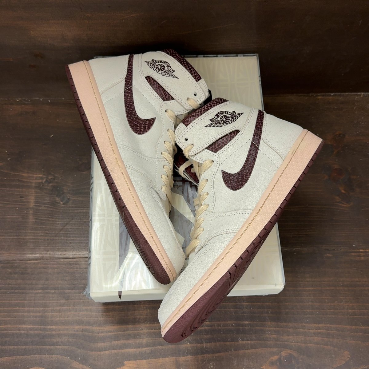 Jordan 1 Retro High OG A Ma Maniére Size 12 (Pre-Owned) - back