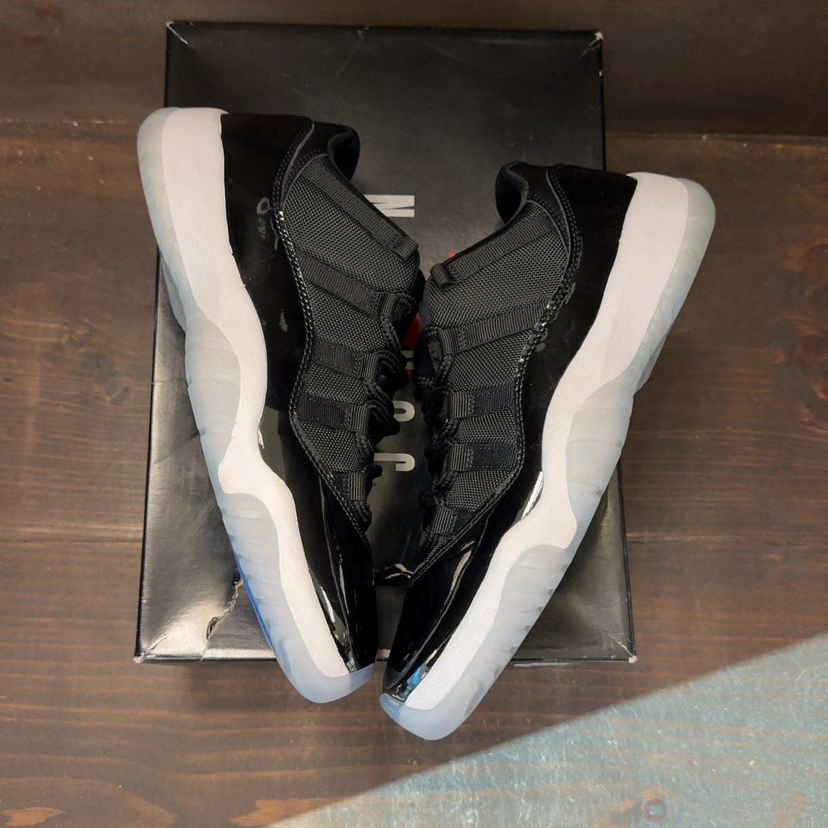 Jordan 11 Retro Low Space Jam Size 9 (Pre-Owned) - back
