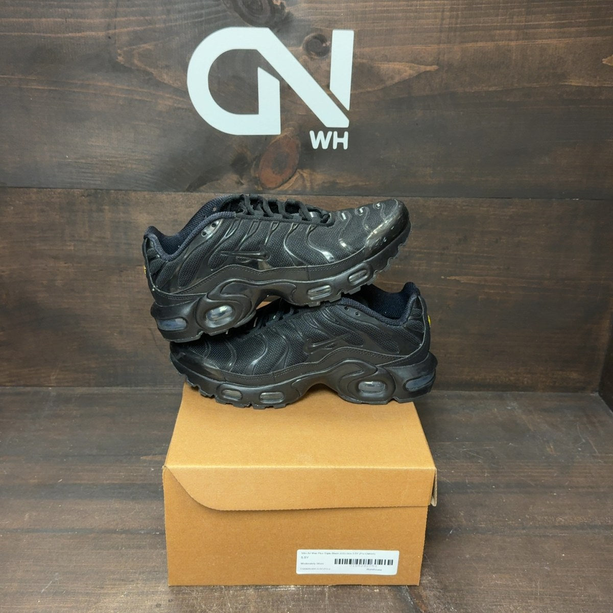 Nike Air Max Plus Triple Black (GS) Size 5.5Y (Pre-Owned) - Image 1