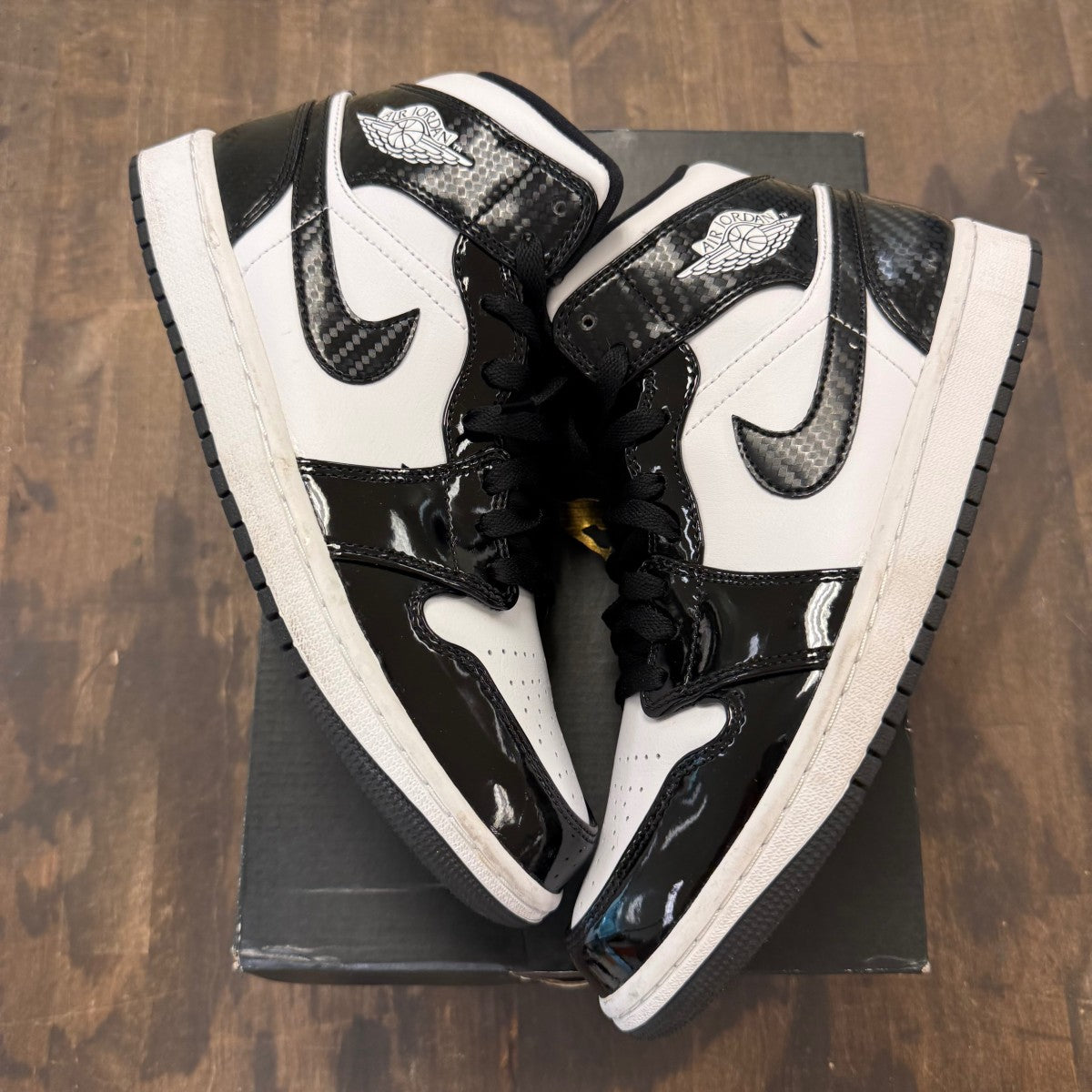 Jordan 1 Mid Carbon Fiber - Image 1