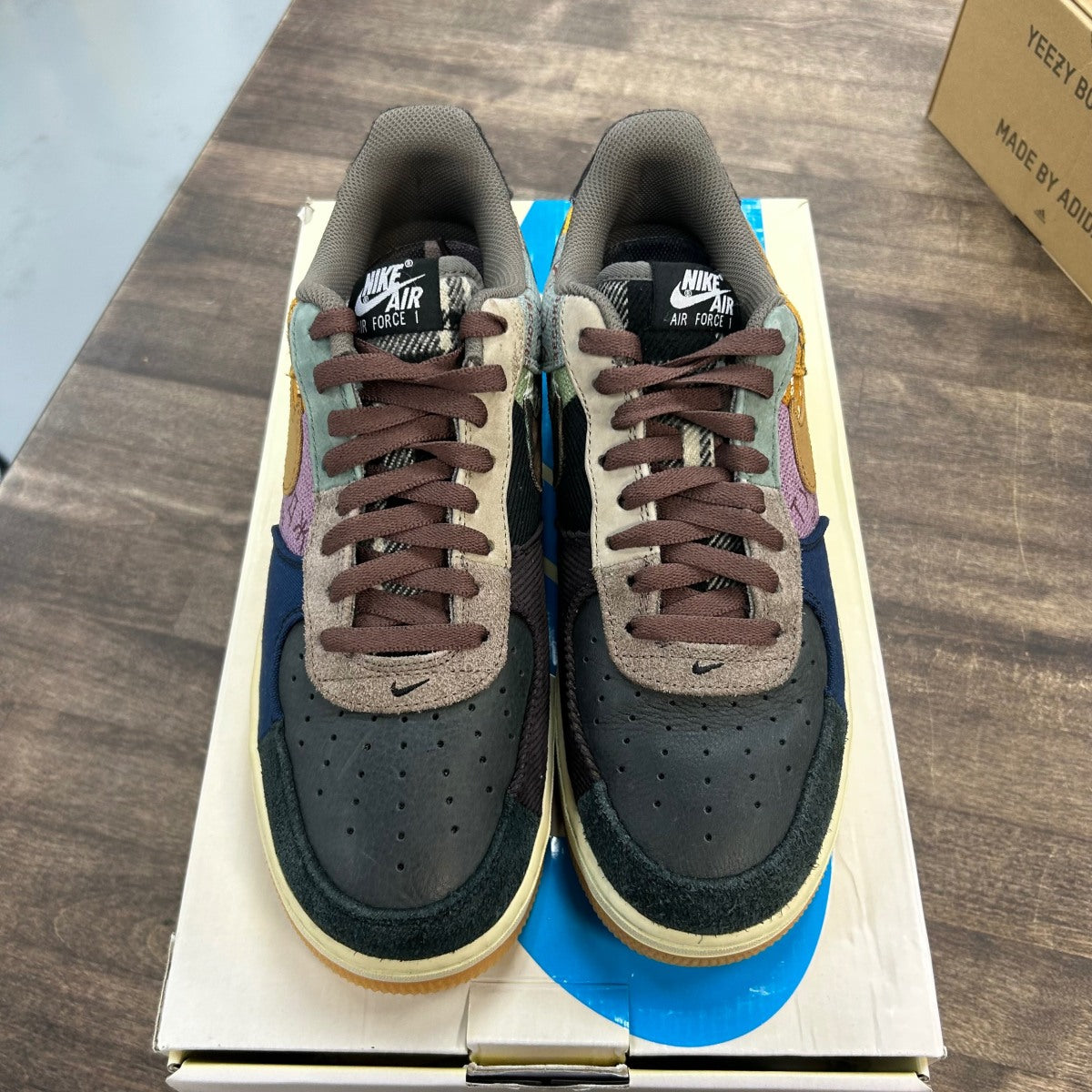 Nike Air Force 1 Low Travis Scott Cactus Jack - Image 2