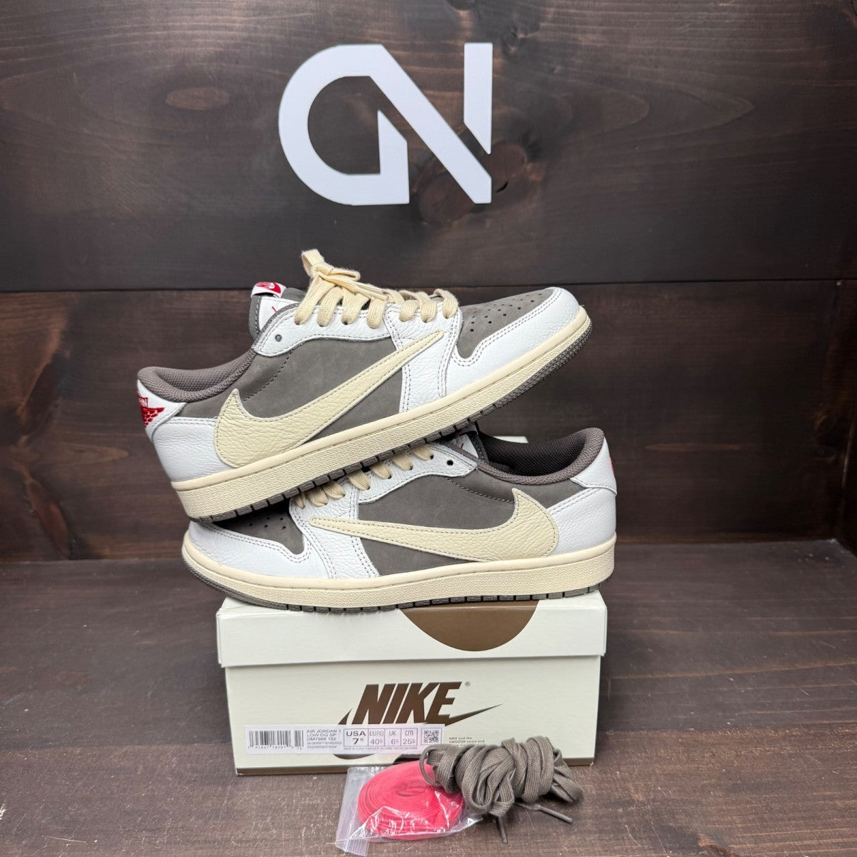 Jordan 1 Retro Low OG SP Travis Scott Reverse Mocha Size 7.5 (Pre-Owned)