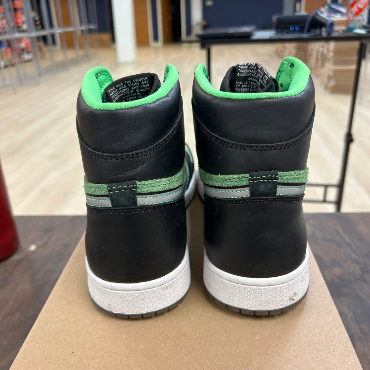 Jordan 1 Retro High Zoom Zen Green Size 13 (Pre-Owned) - Image 4
