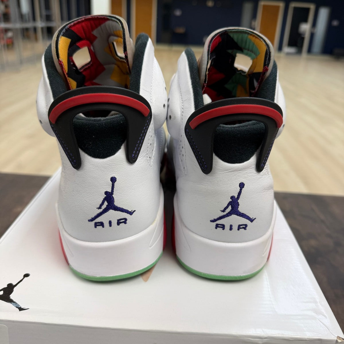 Jordan 6 Retro Hare Size 9 (Moderately Worn Pre-Owned)