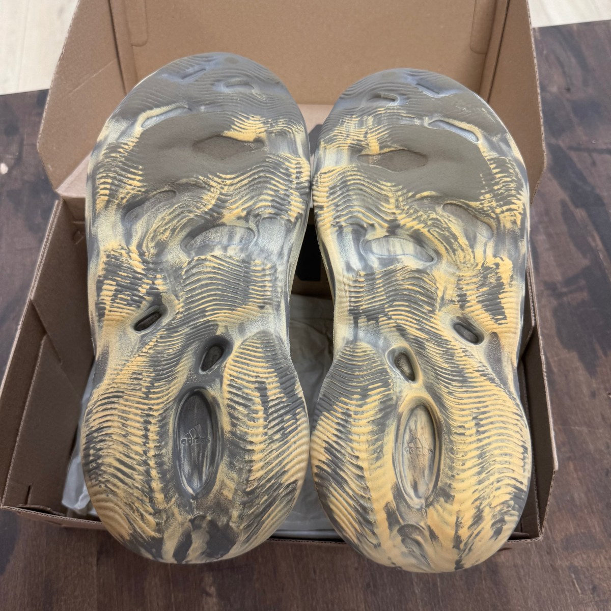 adidas Yeezy Foam RNNR MX Cream Clay Size 11 (Pre-Owned) - Image 3
