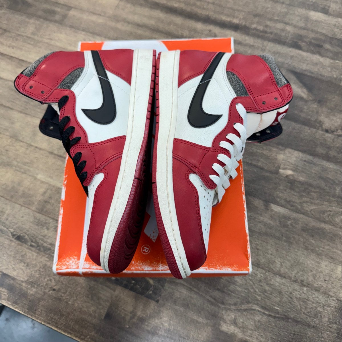 Jordan 1 Retro High OG Chicago Lost and Found Size 10 (Pre-Owned) - Image 3