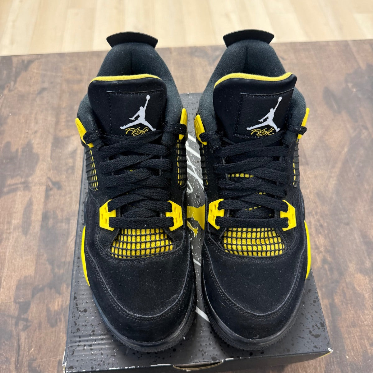 Jordan 4 Retro Thunder (2023) (GS) - Image 2