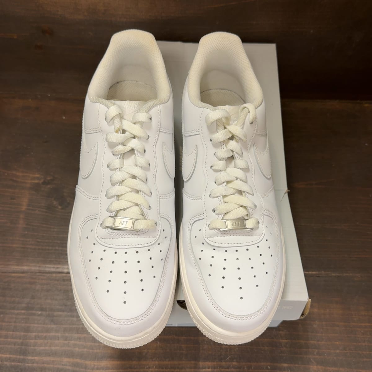 Nike Air Force 1 Low '07 White Size 9 (Pre-Owned) - tag