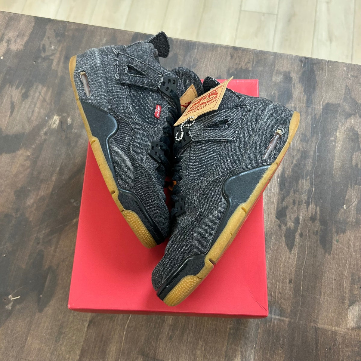 Jordan 4 Retro Levi's Black (GS) (Blank Tag) Size 6Y (Pre-Owned) - Image 1