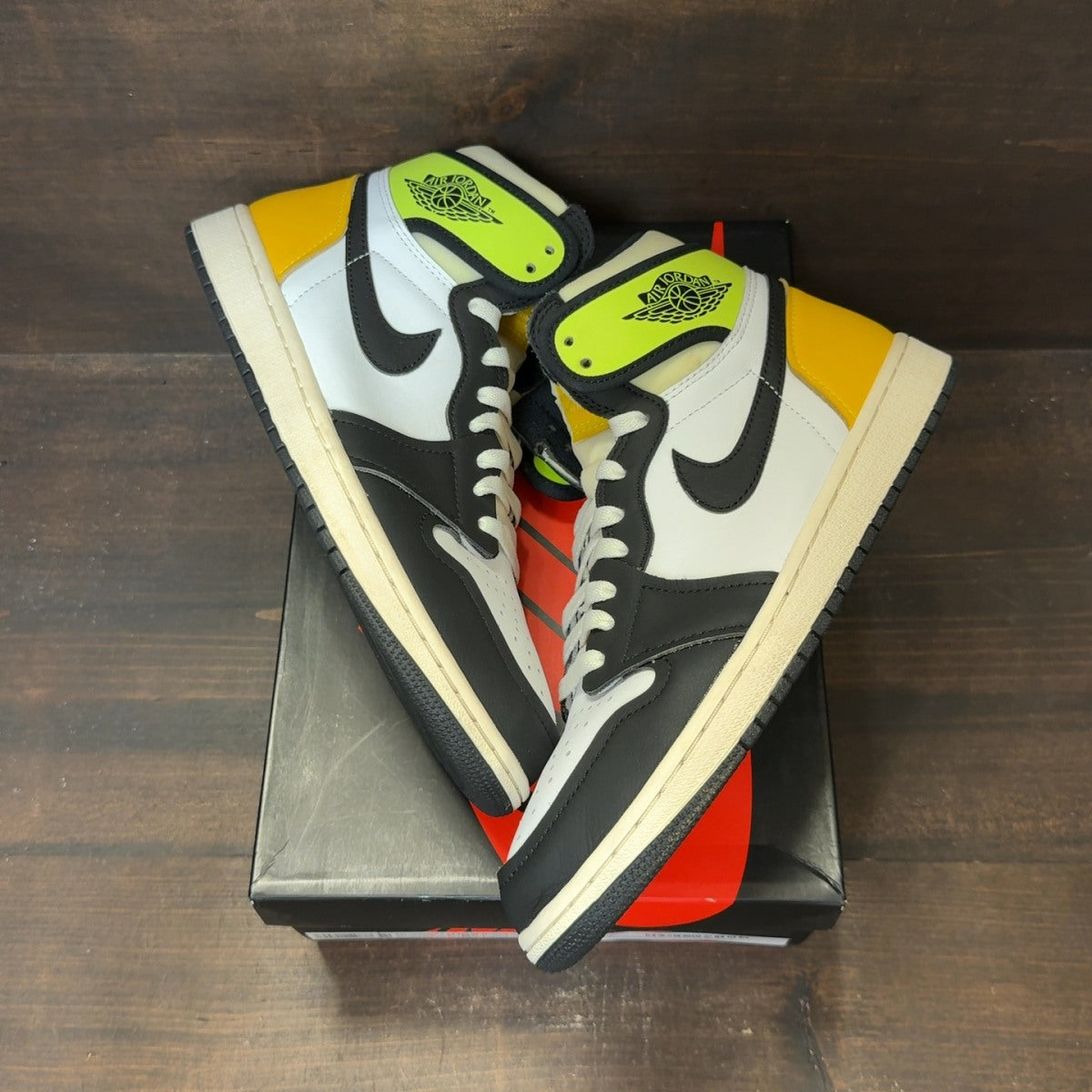 Jordan 1 Retro High White Black Volt University Gold - Image 2