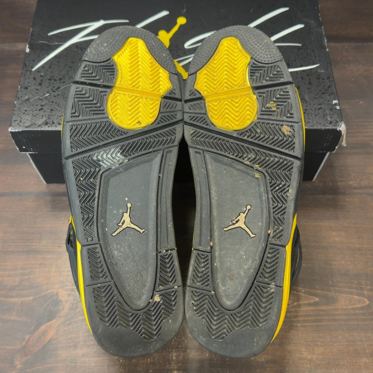Jordan 4 Retro Thunder (2023) - Image 6