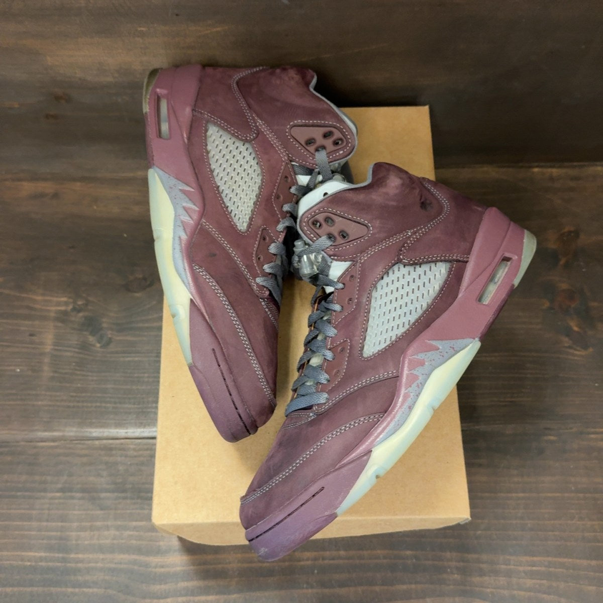 Jordan 5 Retro Burgundy (2023) Size 10.5 (Pre-Owned) - Image 2