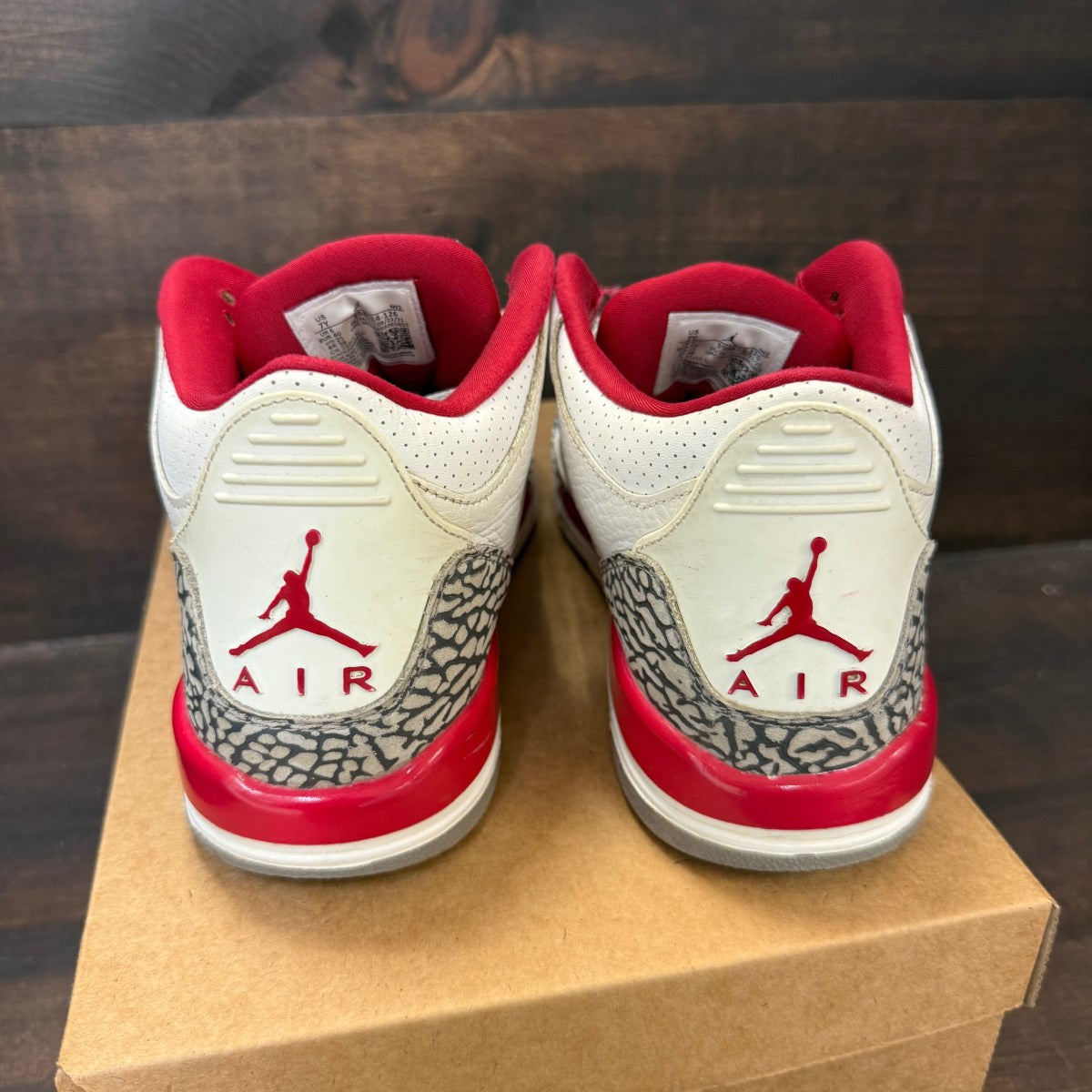 Jordan 3 Retro Cardinal (GS) Size 7Y (Pre-Owned) - Image 3
