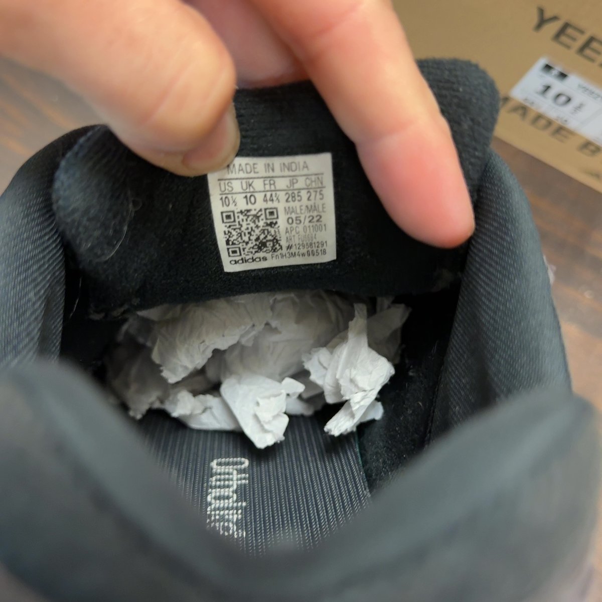 adidas Yeezy Boost 700 V2 Vanta Size 10.5 (Pre-Owned) - aux