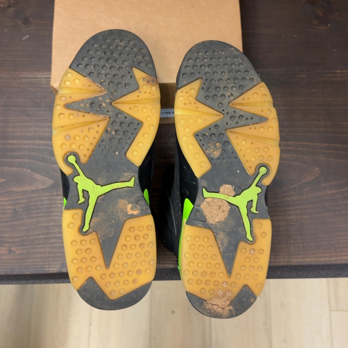 Jordan 6 Retro Electric Green Size 9 (Pre-Owned) - Image 8