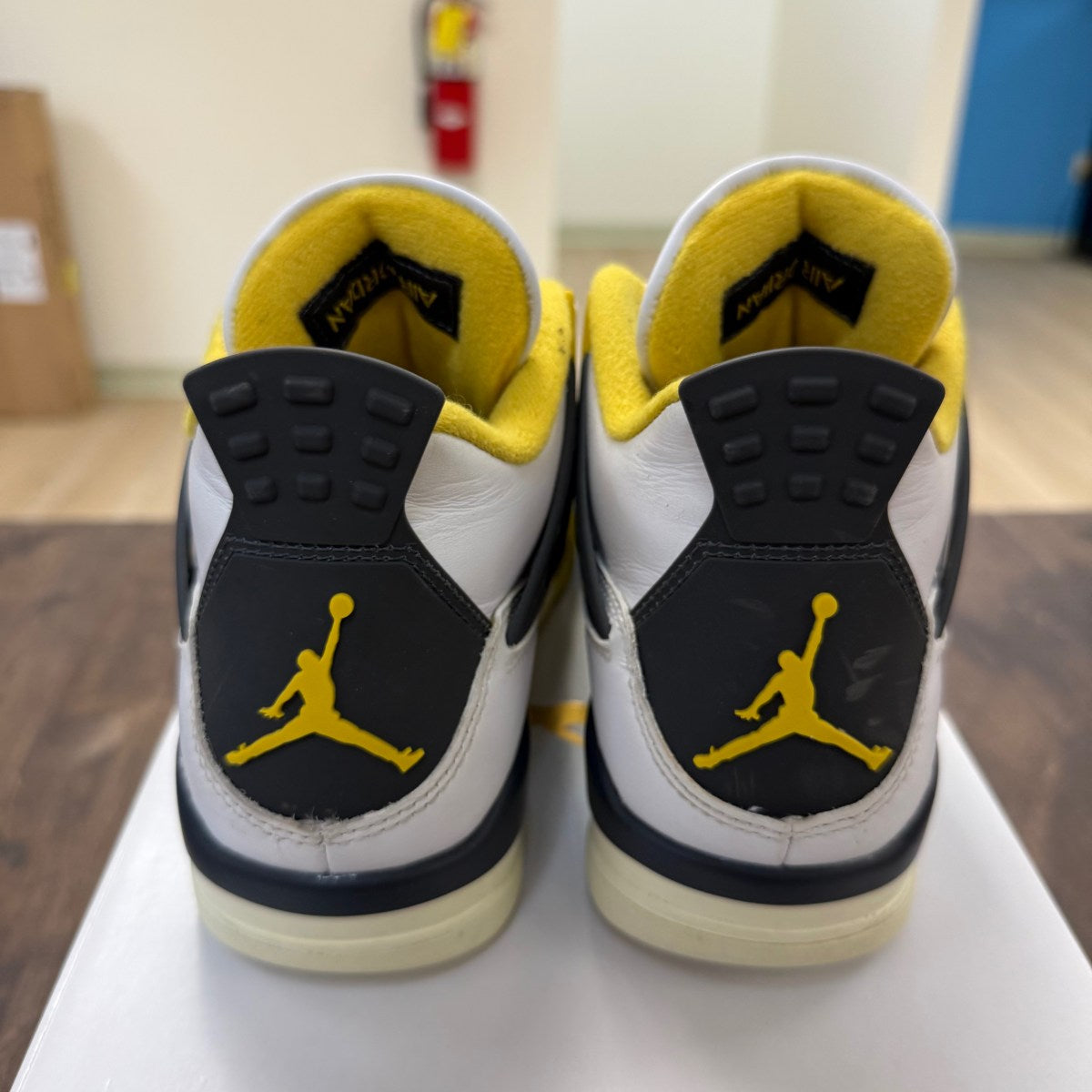 Jordan 4 Retro Vivid Sulfur (Women's) Size 8.5W (Pre-Owned) - Image 3