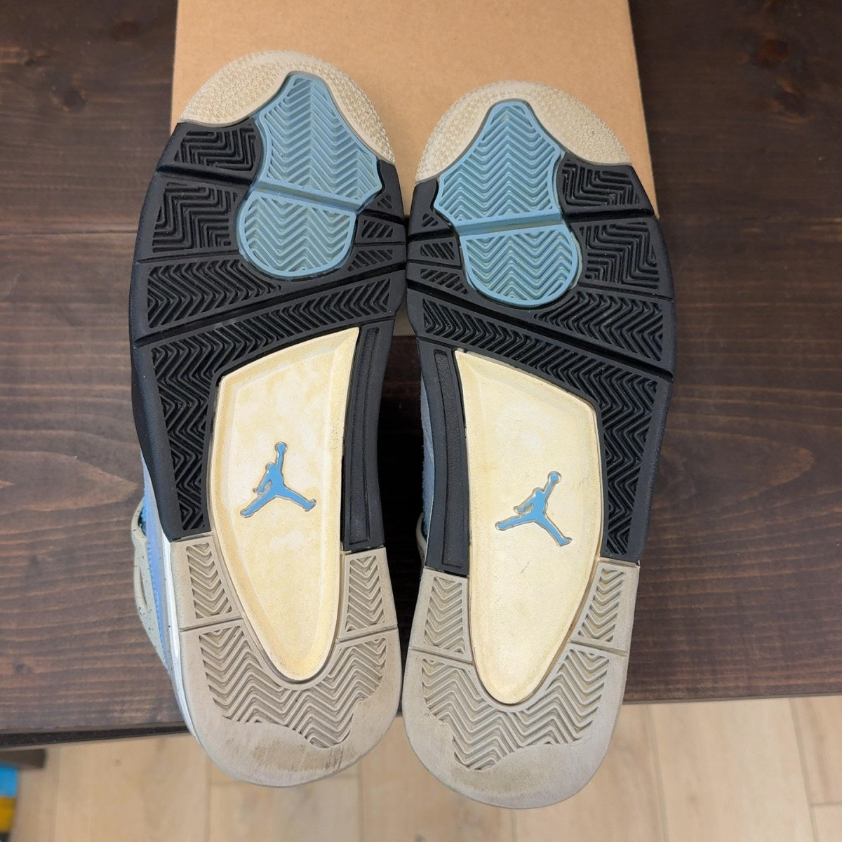 Jordan 4 Retro University Blue Size 10.5 (Pre-Owned) - Image 8