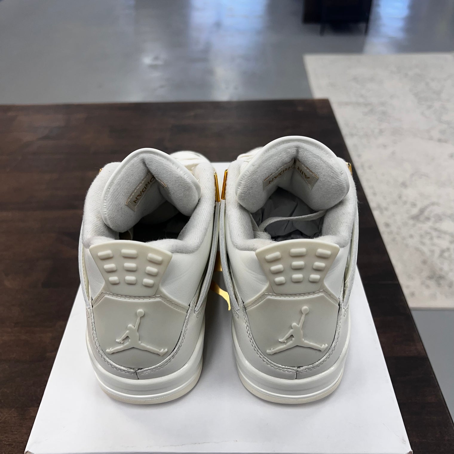 (W) Metallic Gold Jordan 4 (Lightly Worn)