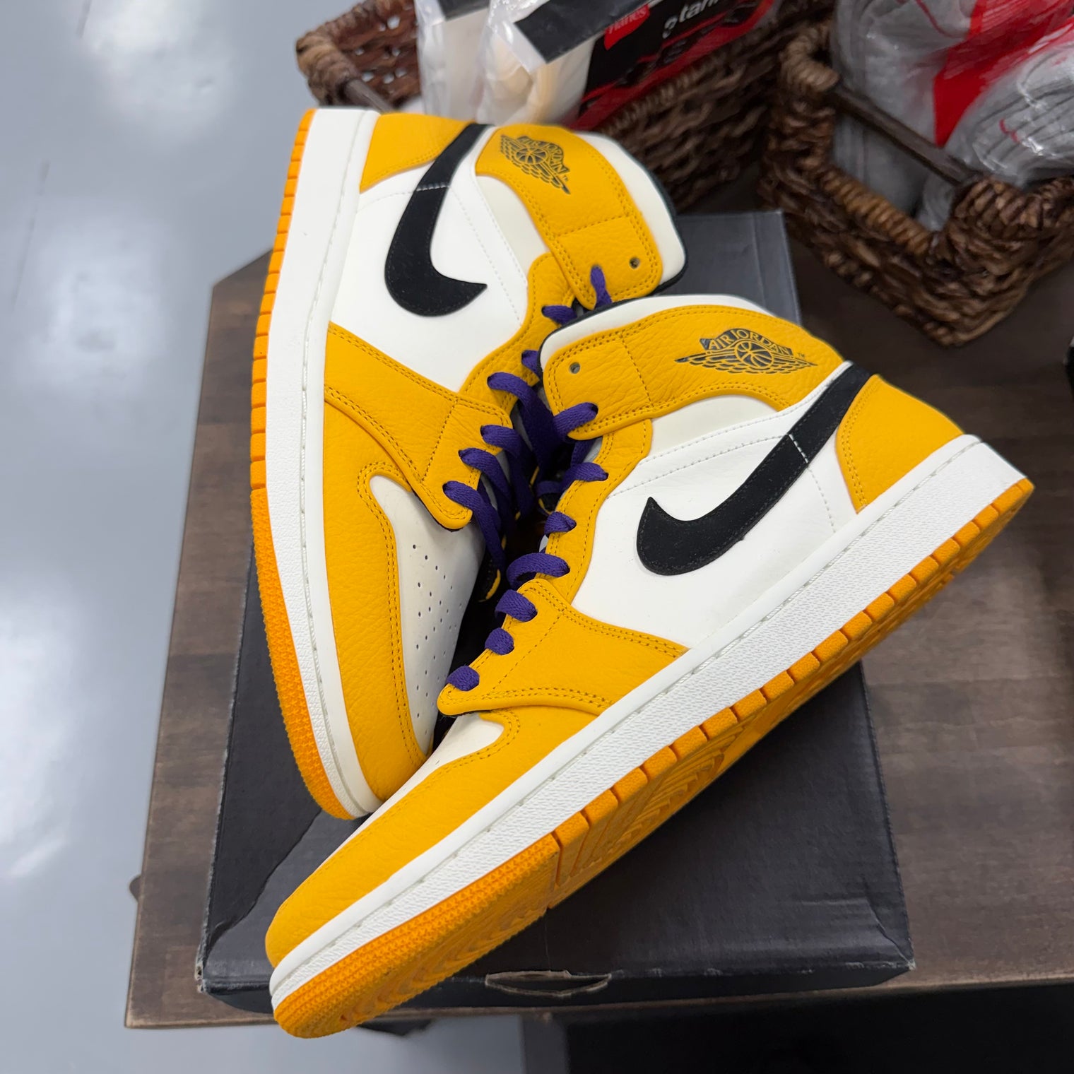Lakers Jordan 1 Mid SE (USED)
