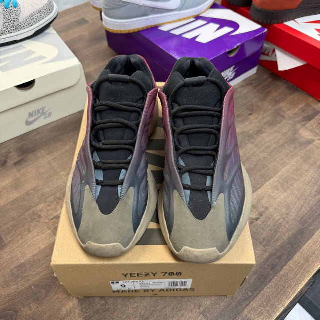 Fade Carbon Yeezy 700 V3 (USED)