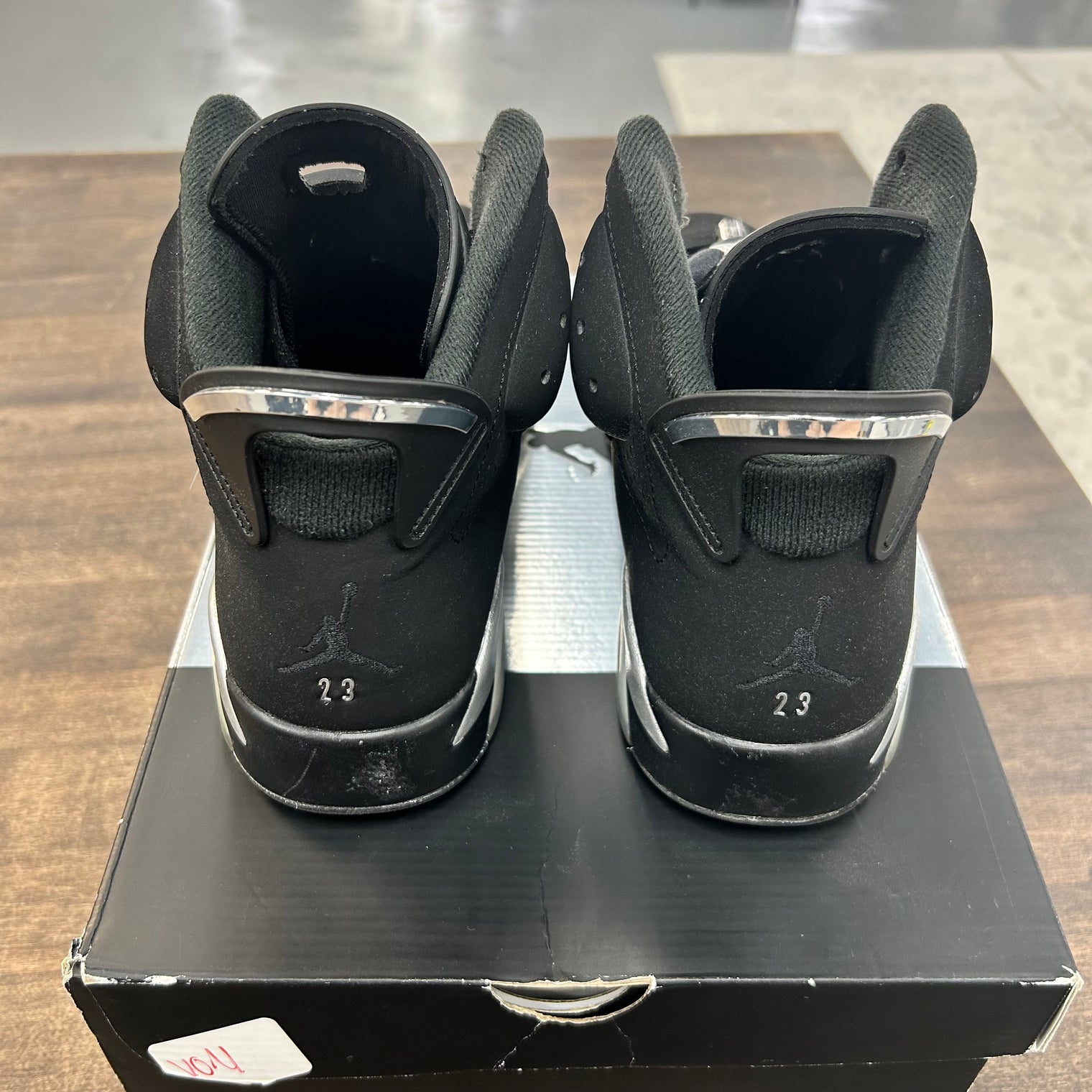 Chrome Jordan 6 Retro (USED)