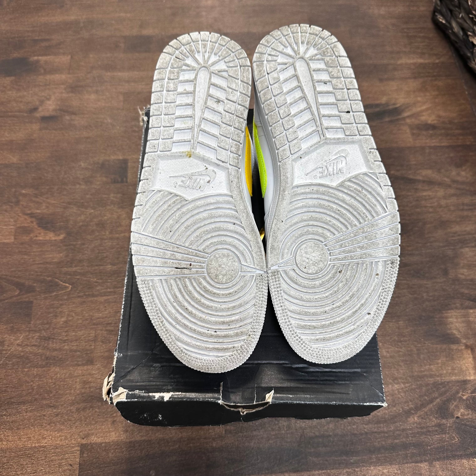 Multi-Color Swoosh Jordan 1 Low (USED)