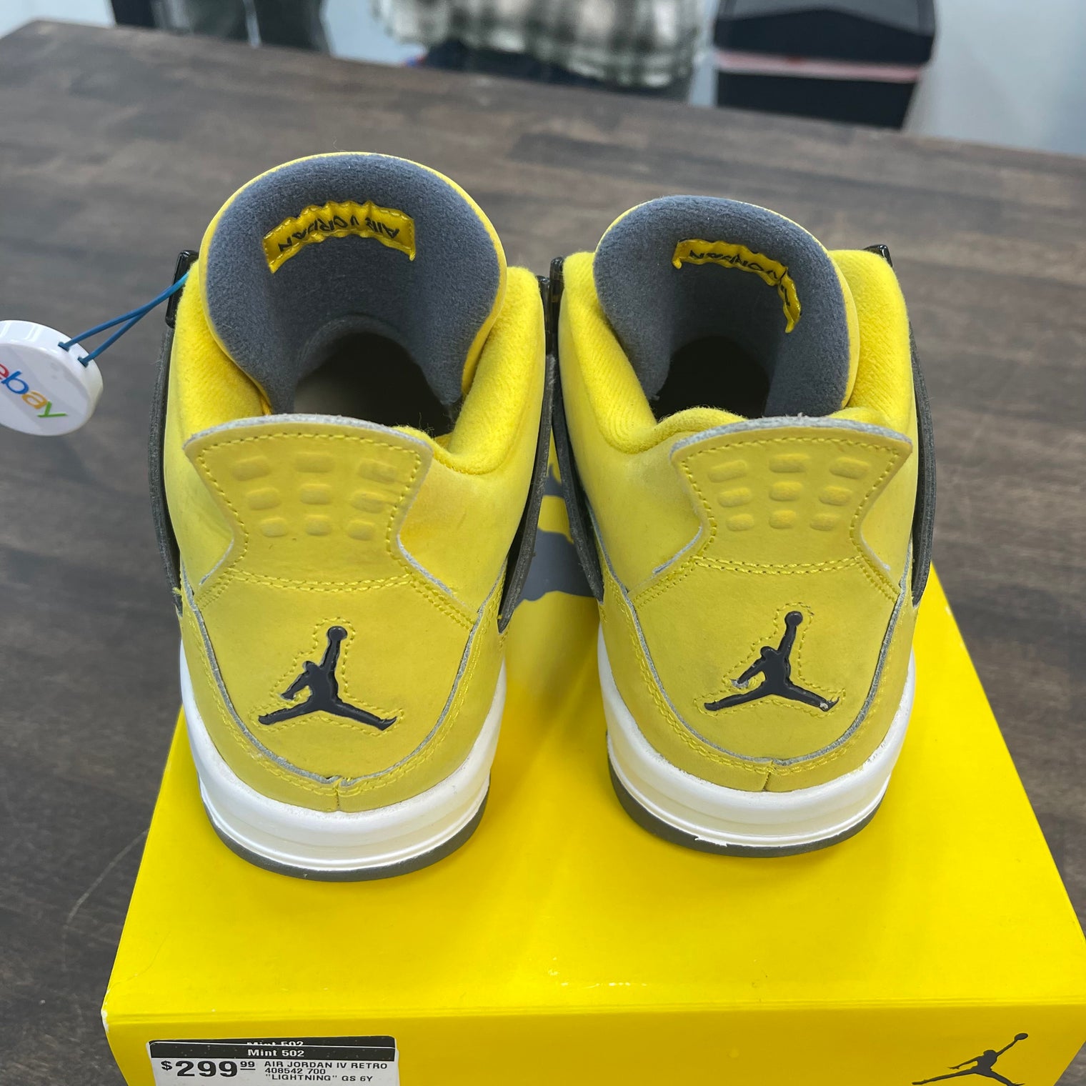 (GS) Lightning Jordan 4 (USED)