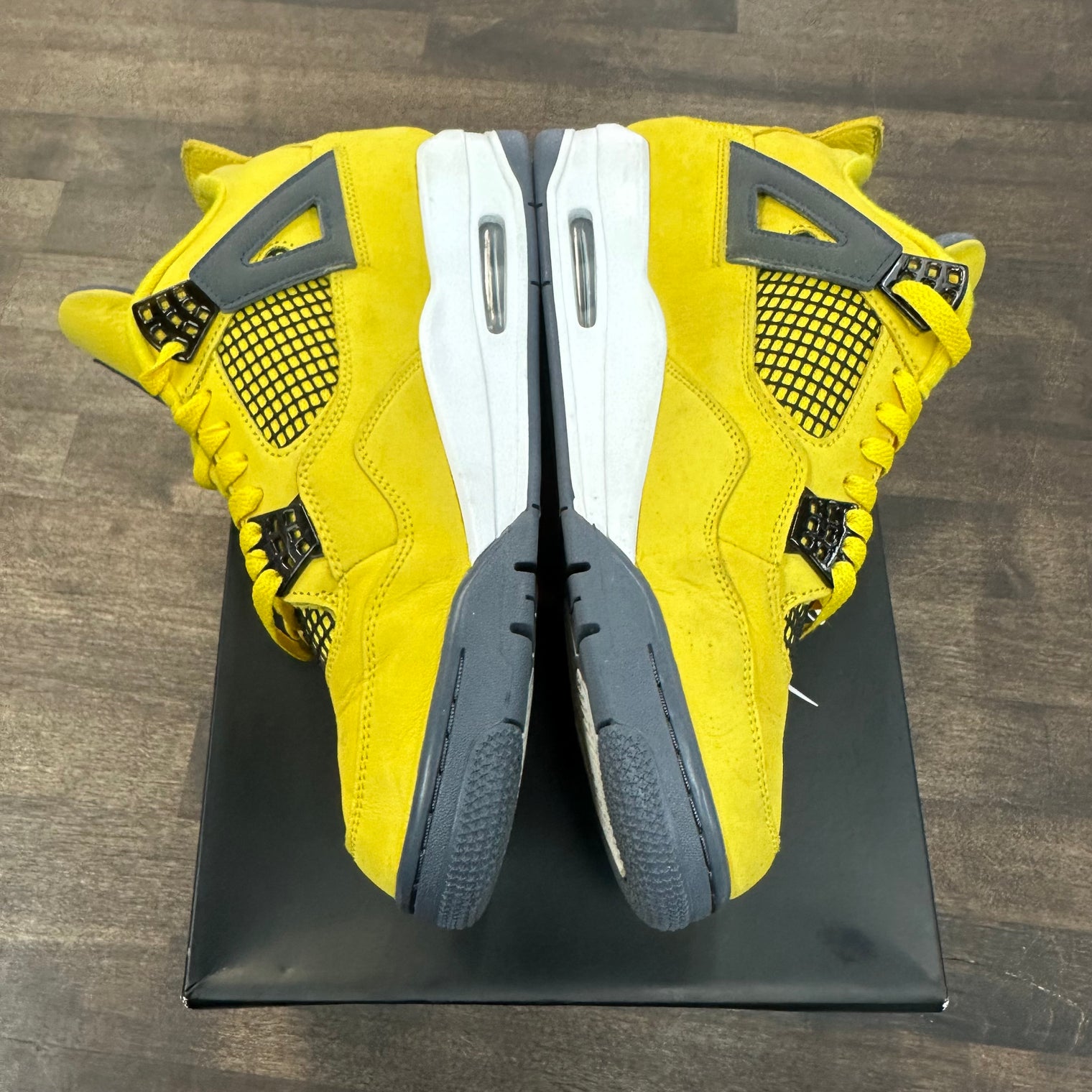 Lightning Jordan 4 (USED, Replacment box)