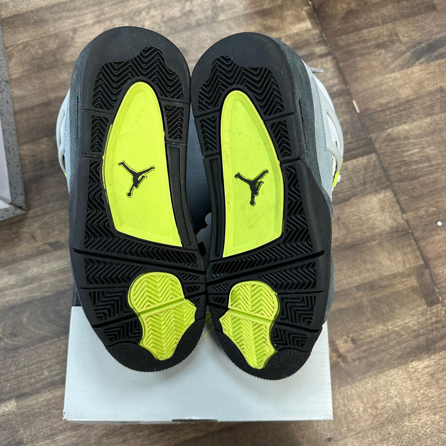Neon 95 Jordan 4 Retro SE (USED)