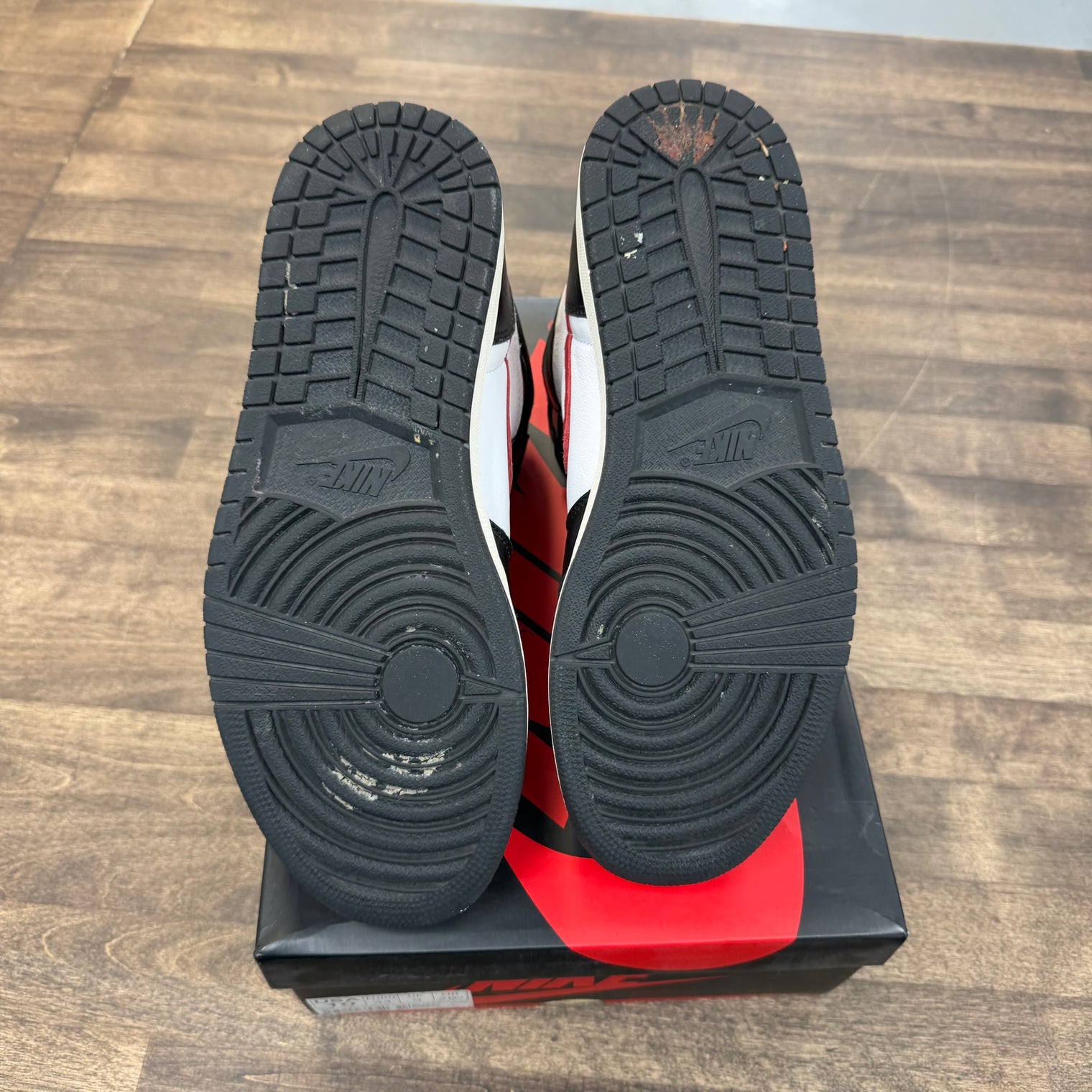 Gym Red Jordan 1 High (USED)