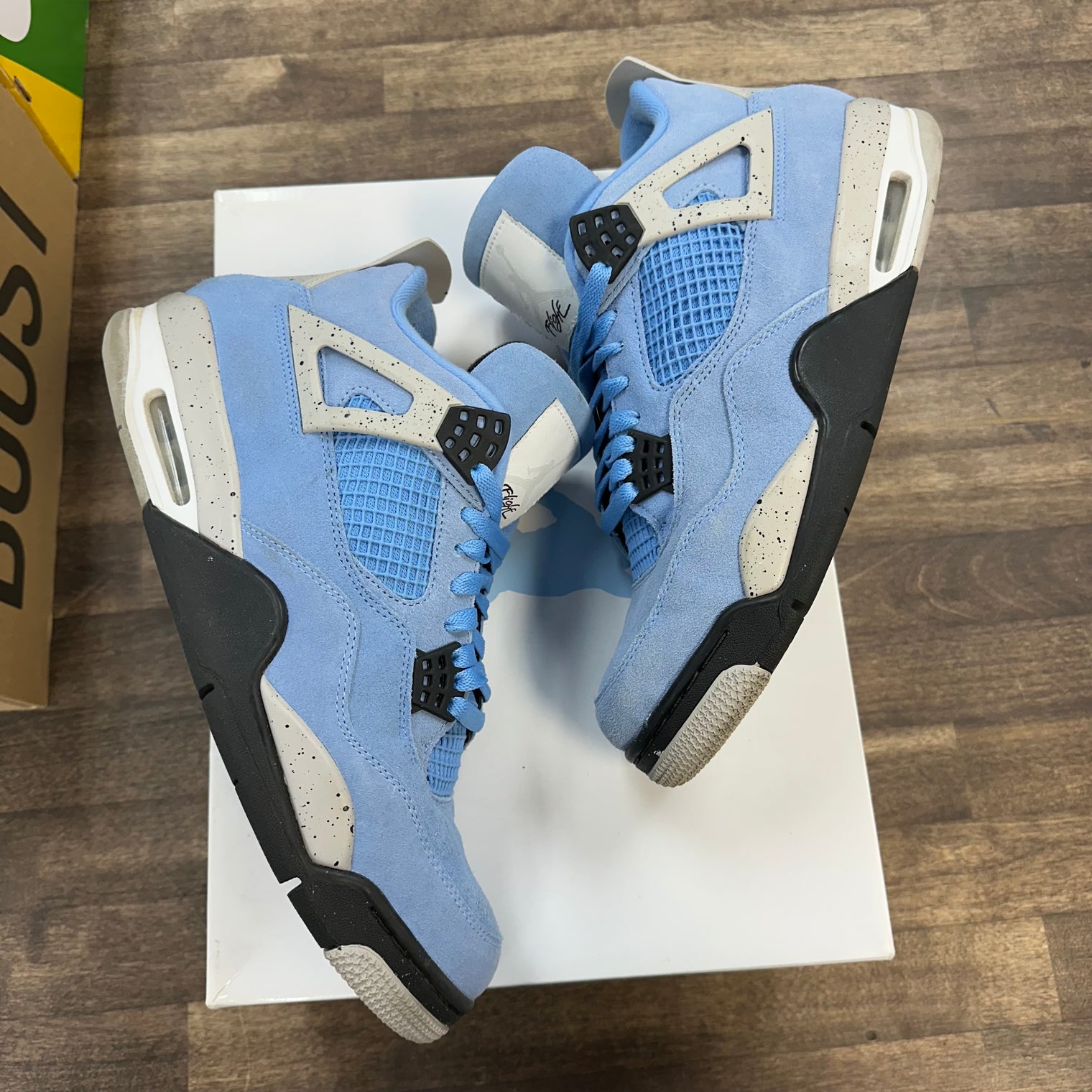 University Blue Jordan 4 Retro (USED)