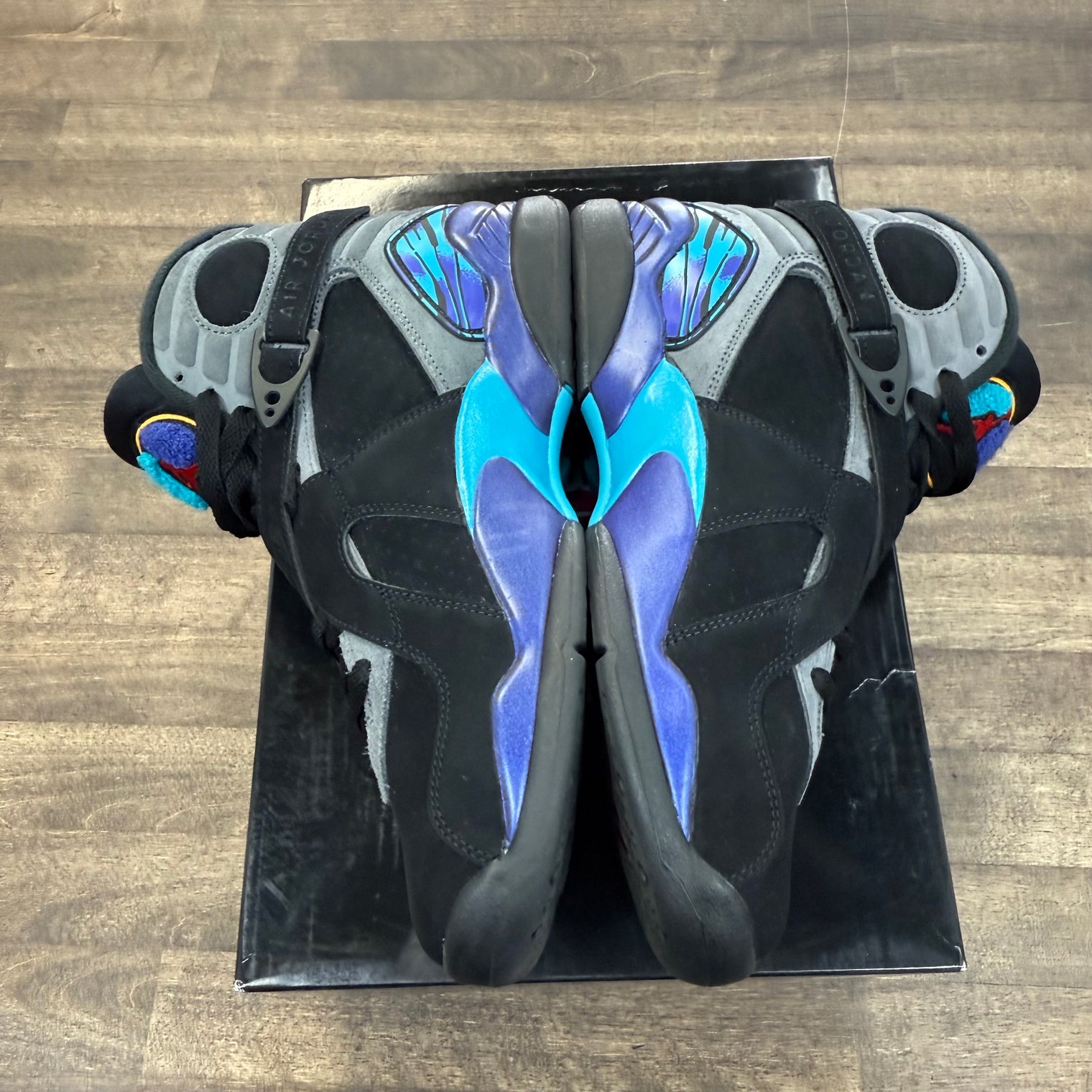 Aqua Jordan 8 Retro (2025) (Lightly Worn)