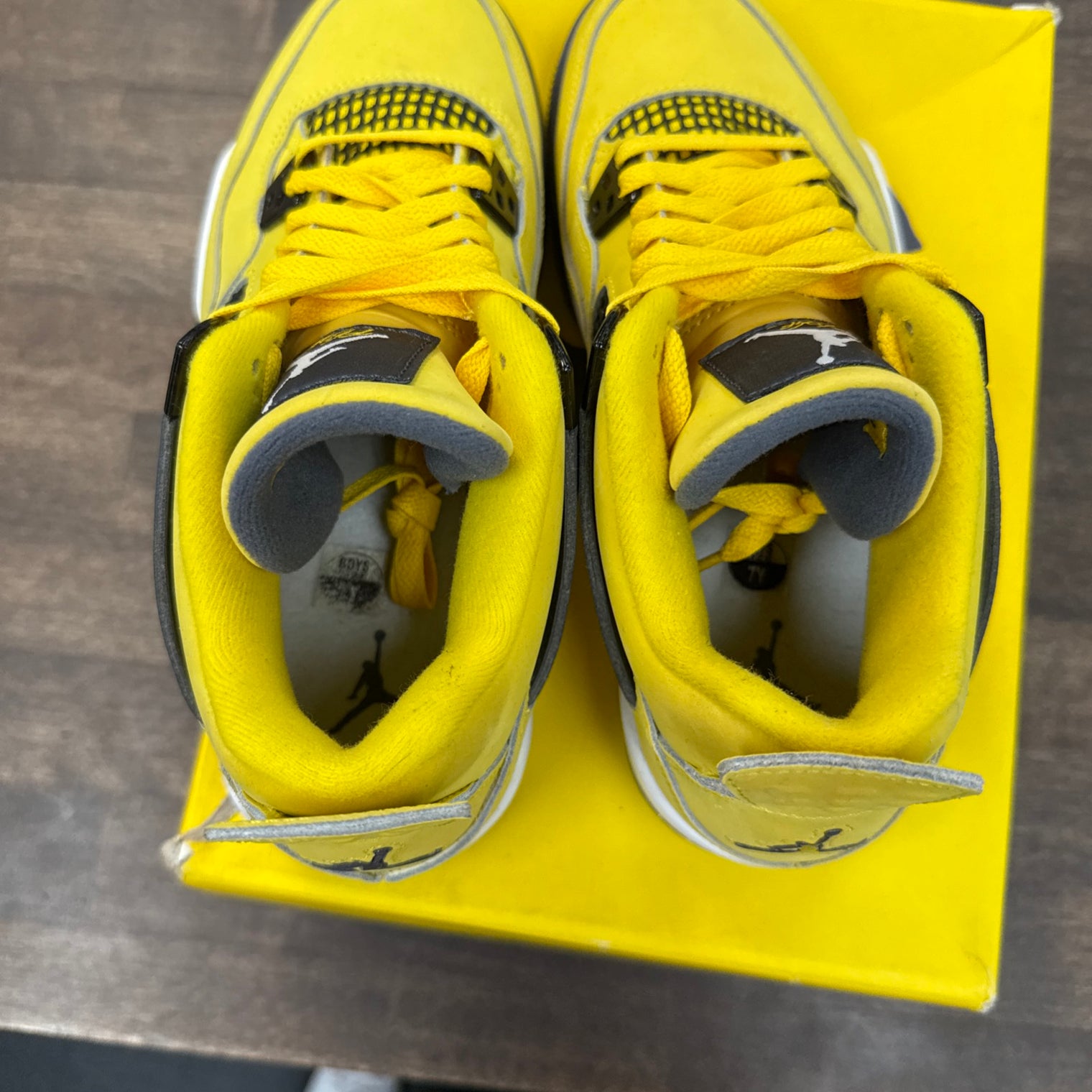 (GS) Lightning Jordan 4 (USED)