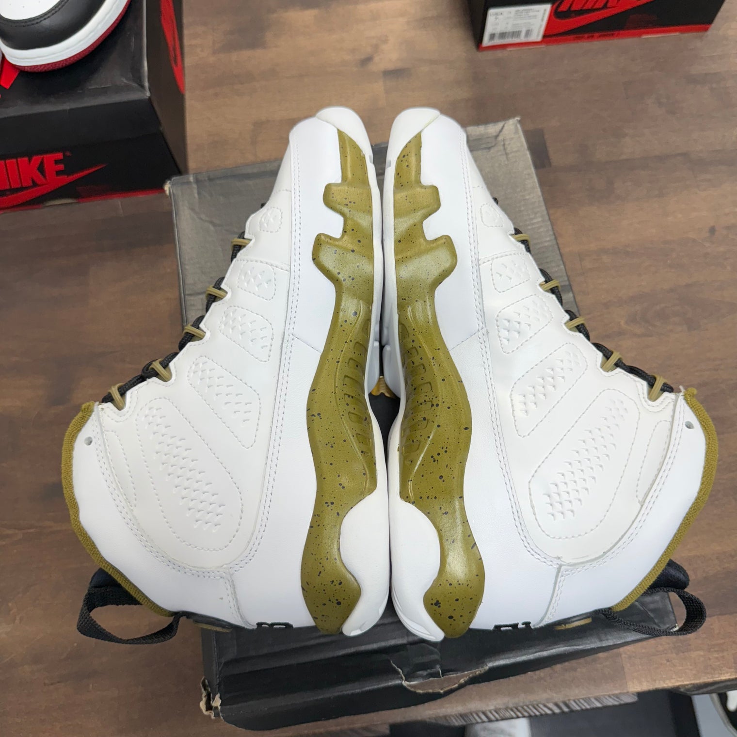 (GS) Statue Jordan 9 (USED)