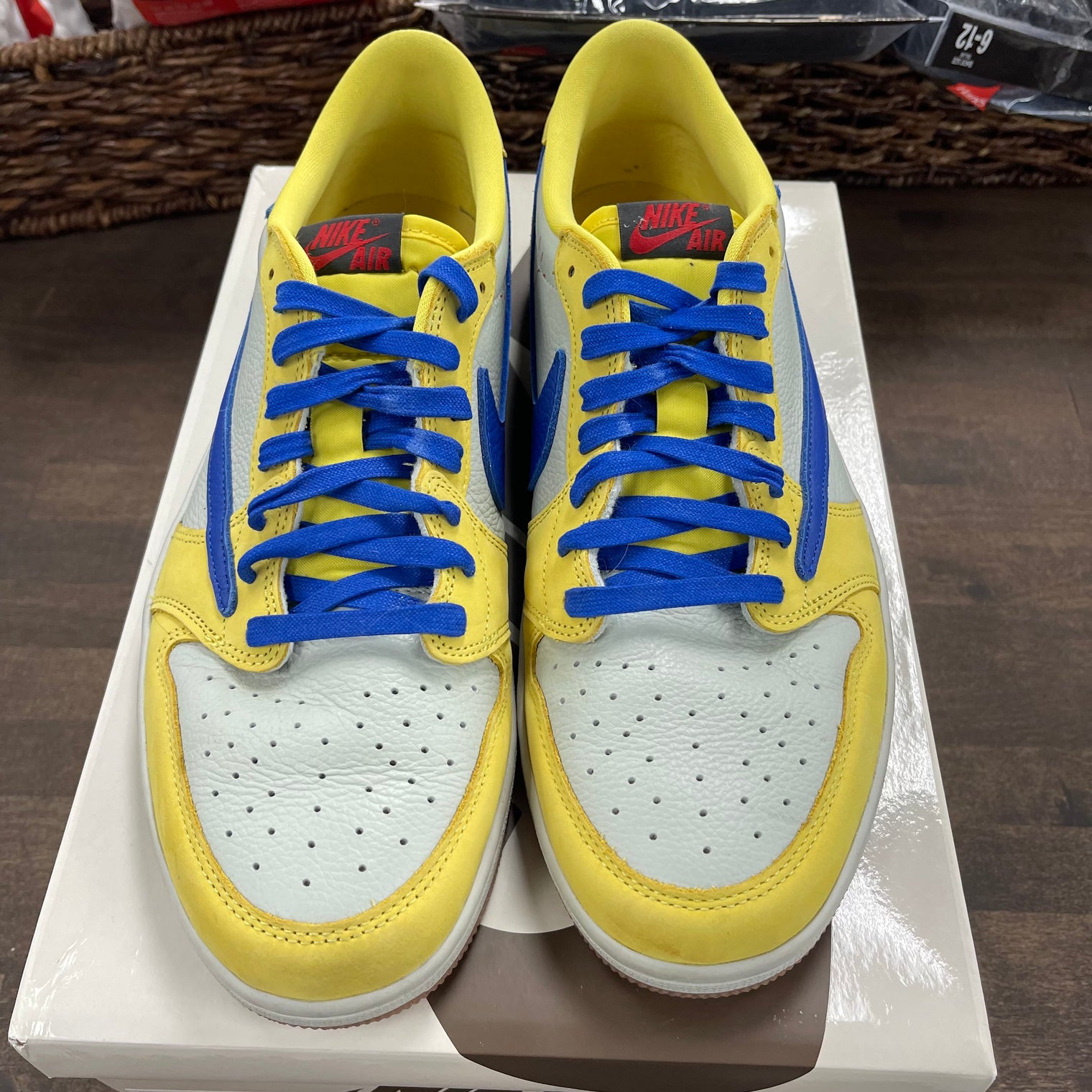 Travis Scott Canary Jordan 1 Low (W)