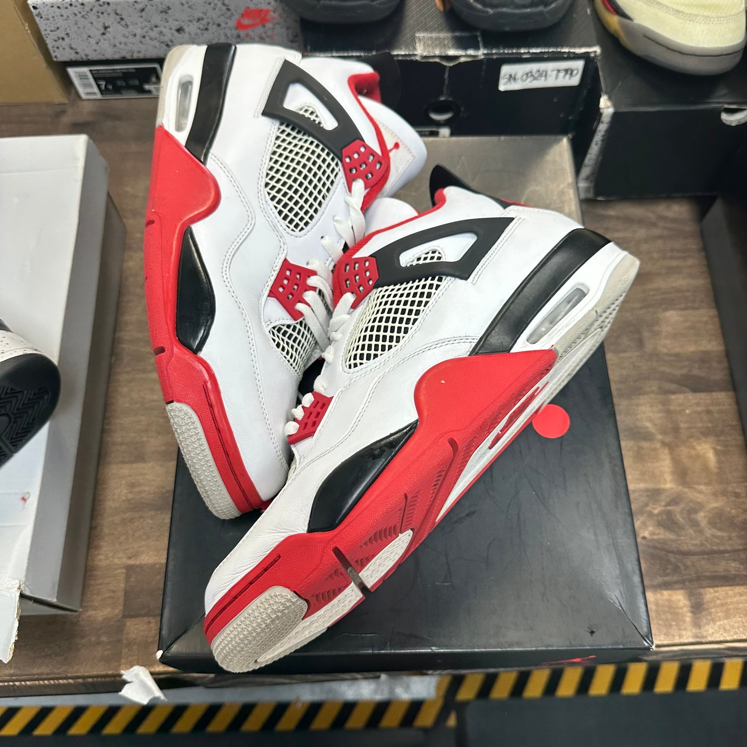 Fire Red Jordan 4 (USED,No Insole,Replacement Box)