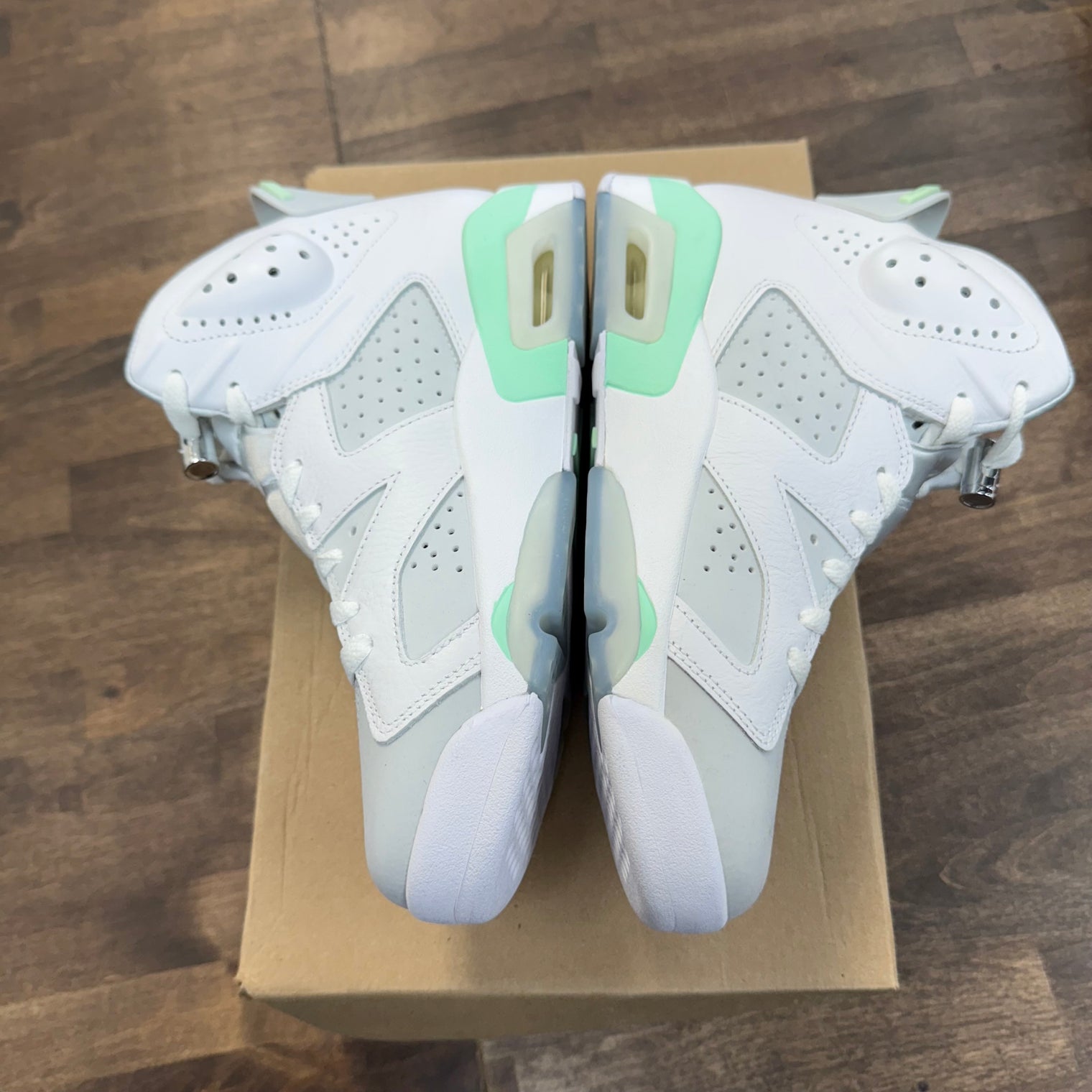 Mint Jordan 6 (W) (USED, No Box)