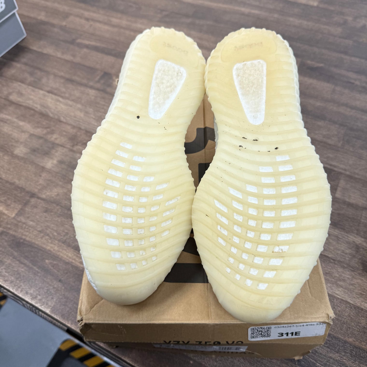 Bone Yeezy 350 (USED)