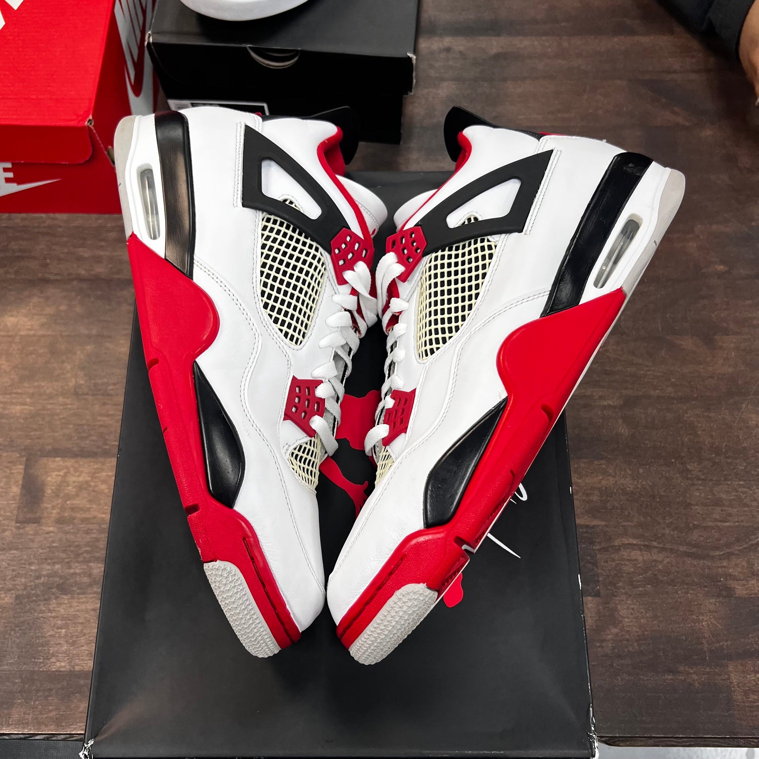 Fire Red Jordan 4 (2019) (USED)