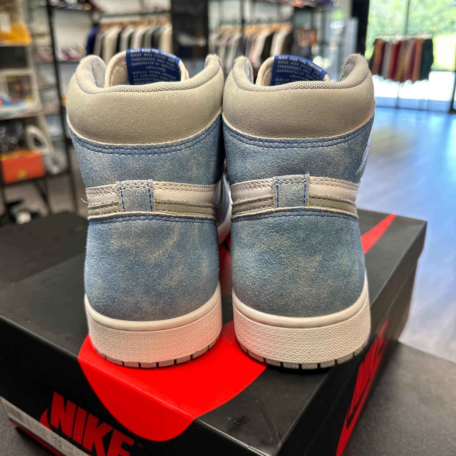 Hyper Royal Jordan 1 High (USED)