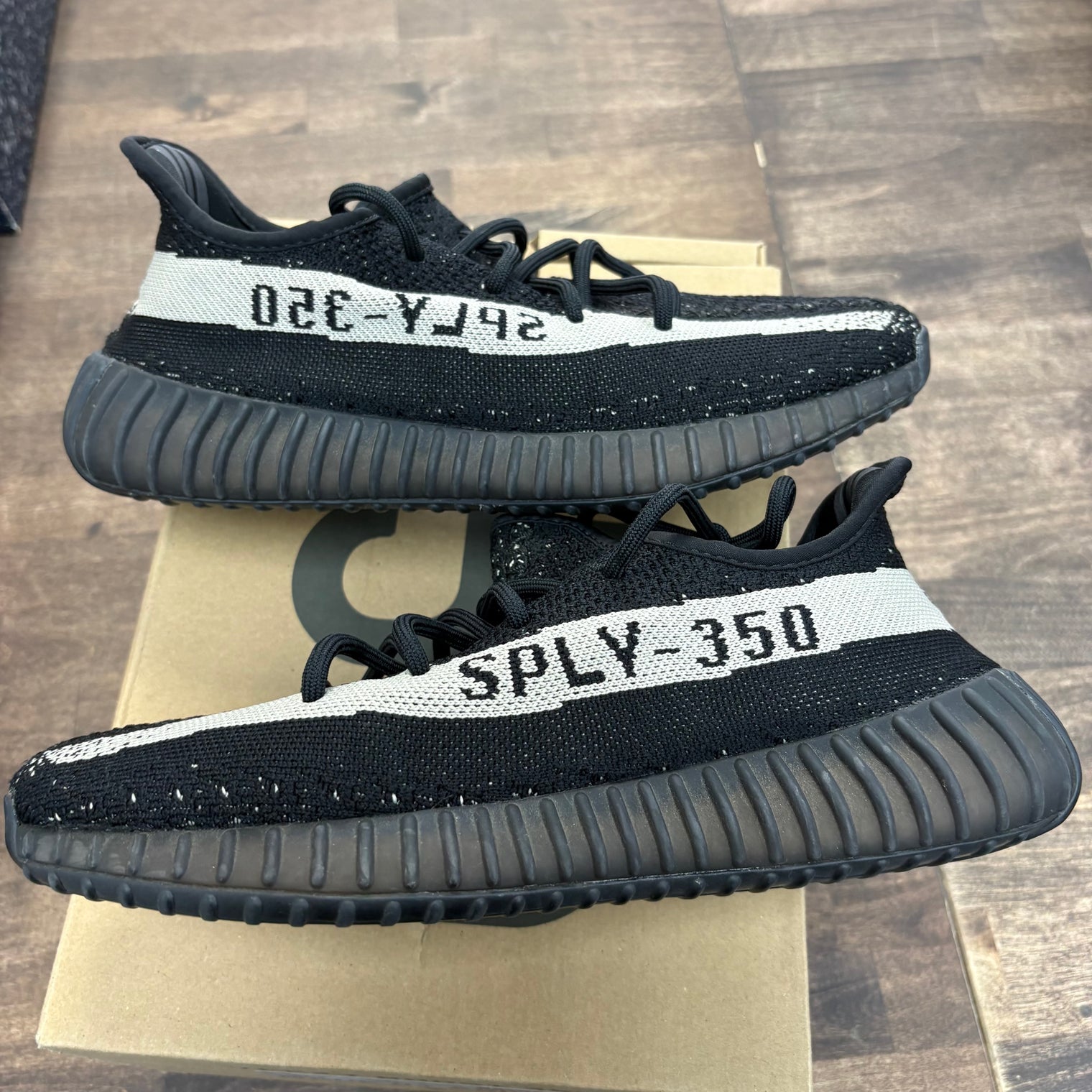 Oreo Yeezy 350 (USED)