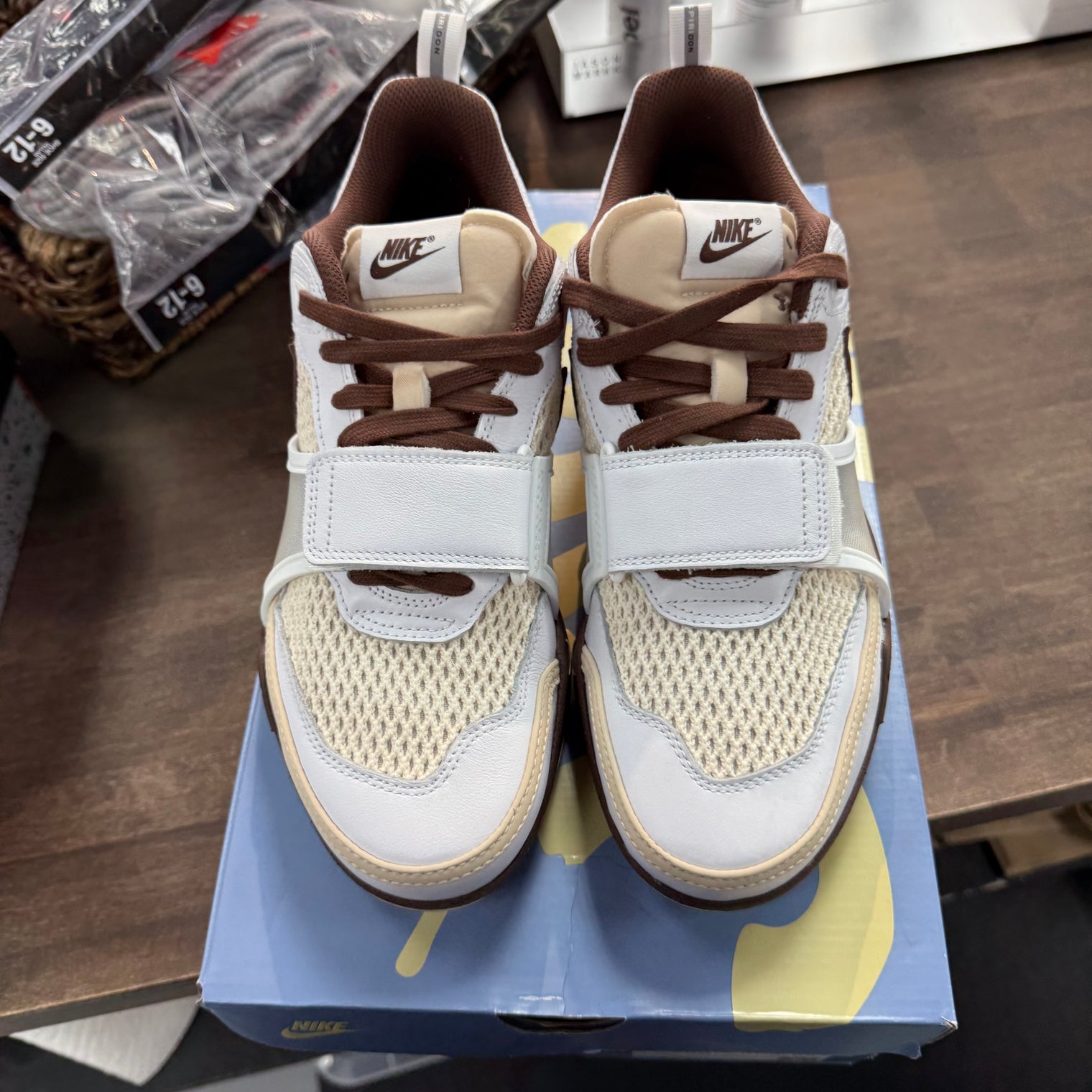 Field Jaxx Travis Scott Chocolate (USED)