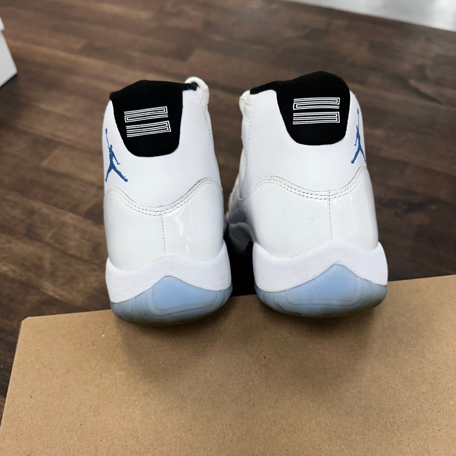 Legend Blue Jordan 11 (2024) (USED,No Box)