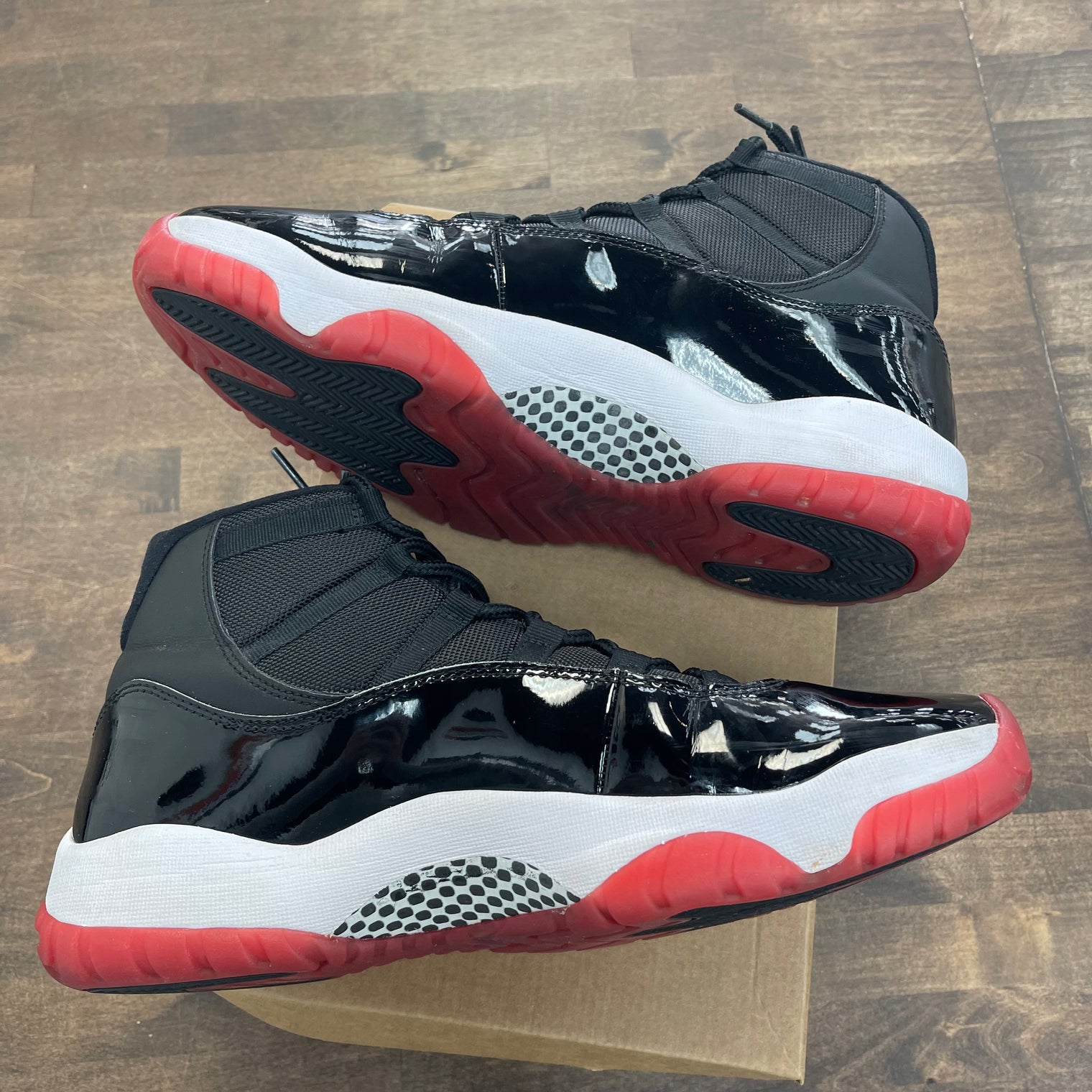 Bred Jordan 11 (2019) (USED,No Box)
