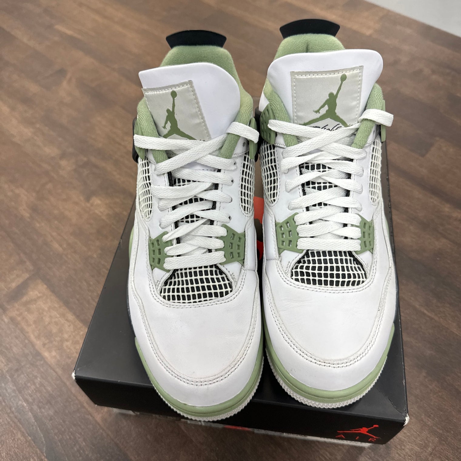 Seafoam Jordan 4 Retro (USED)