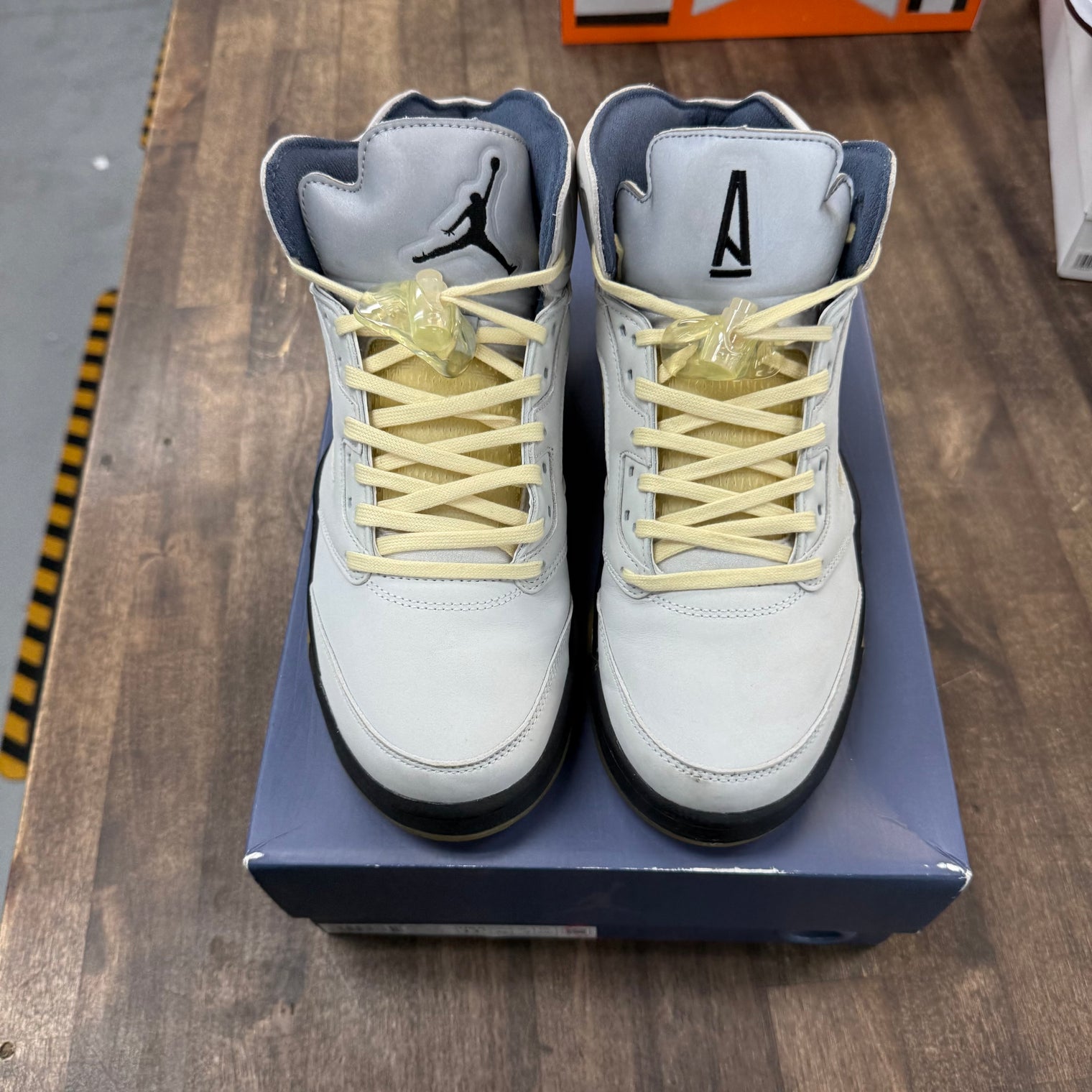 (W) Dawn A Ma Maniere Jordan 5 Retro (USED)