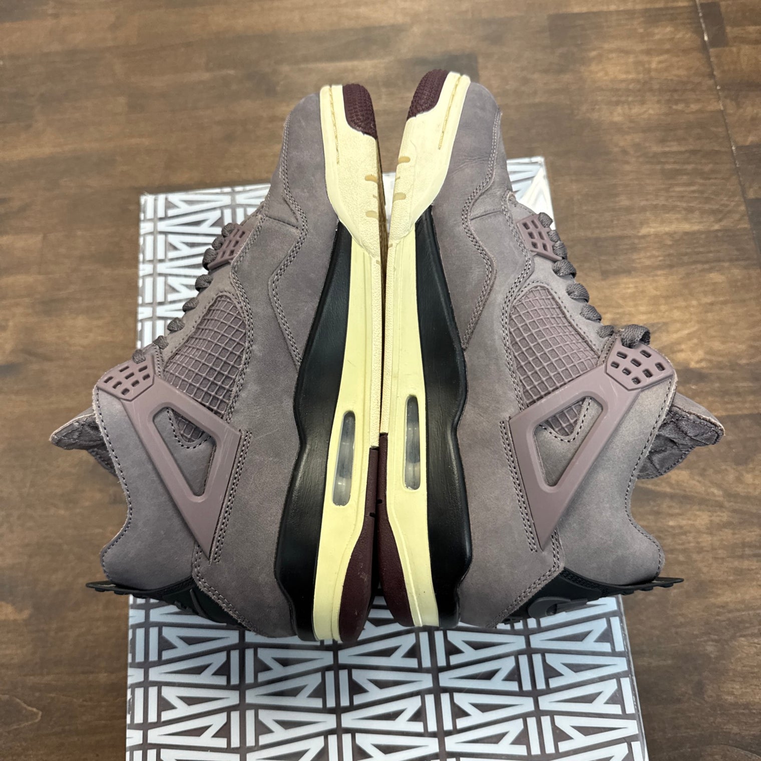 A Ma Maniere Violet Ore Jordan 4 (USED)