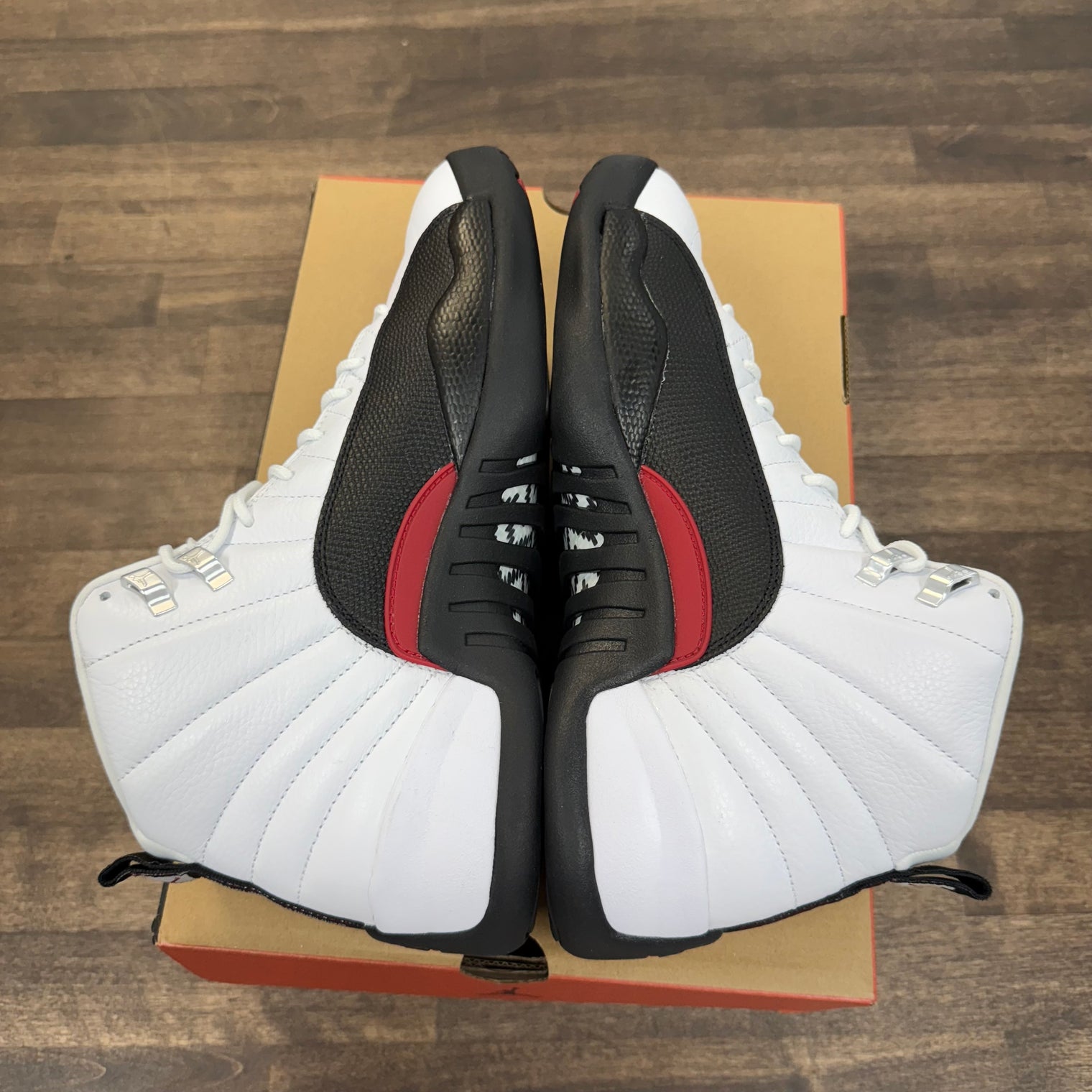 Taxi Flip Jordan 12 (USED)