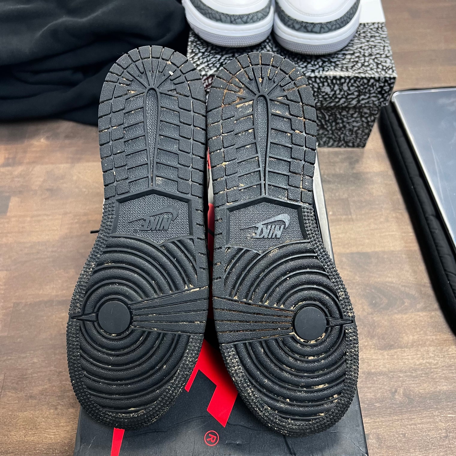 Black Metallic Gold Jordan 1 High (GS) (USED)