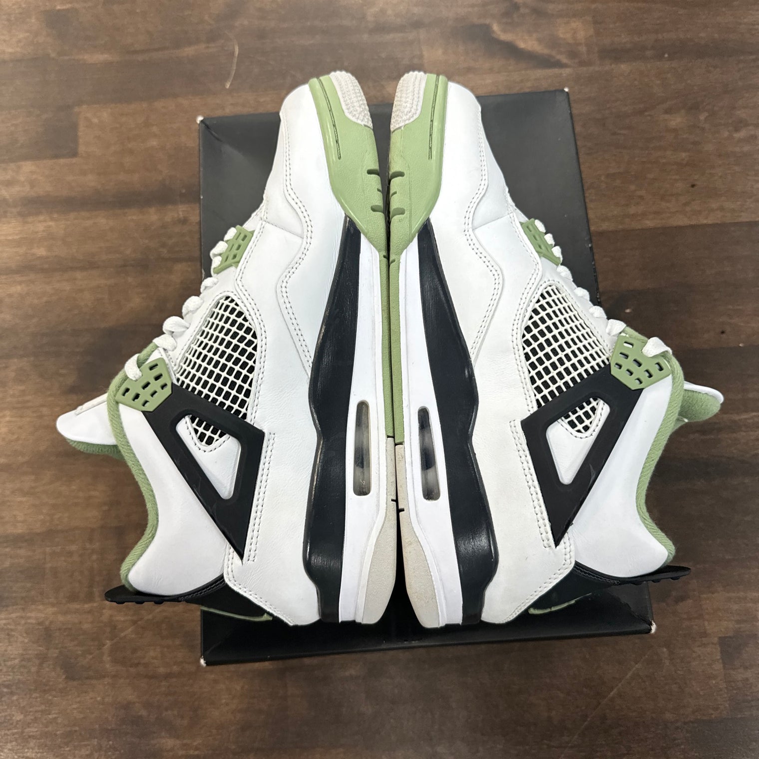 Seafoam Jordan 4 Retro (USED)